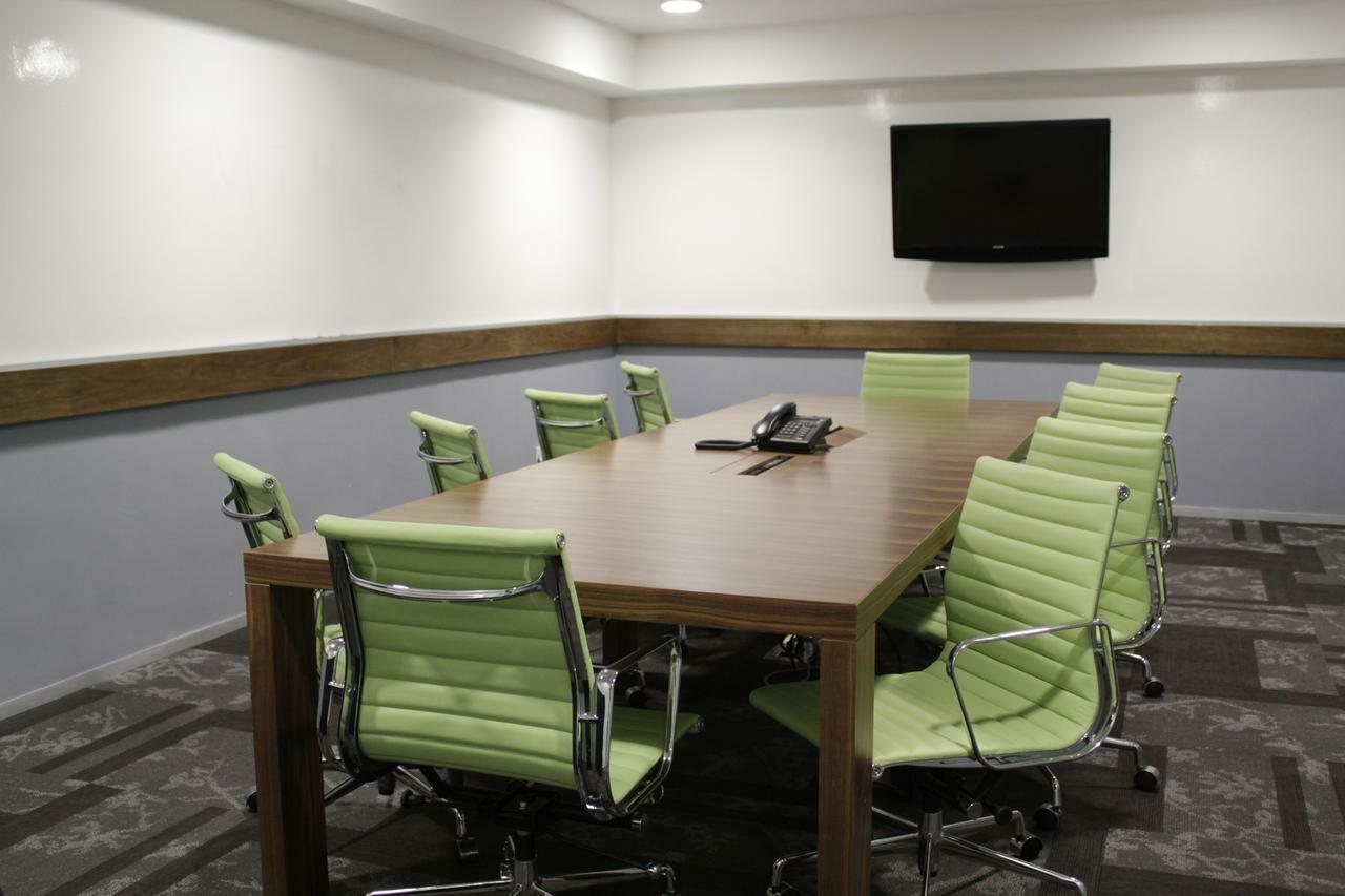 Casa Inn Premium Hotel Queretaro Miranda Eksteriør billede A meeting room at the University of Westminster