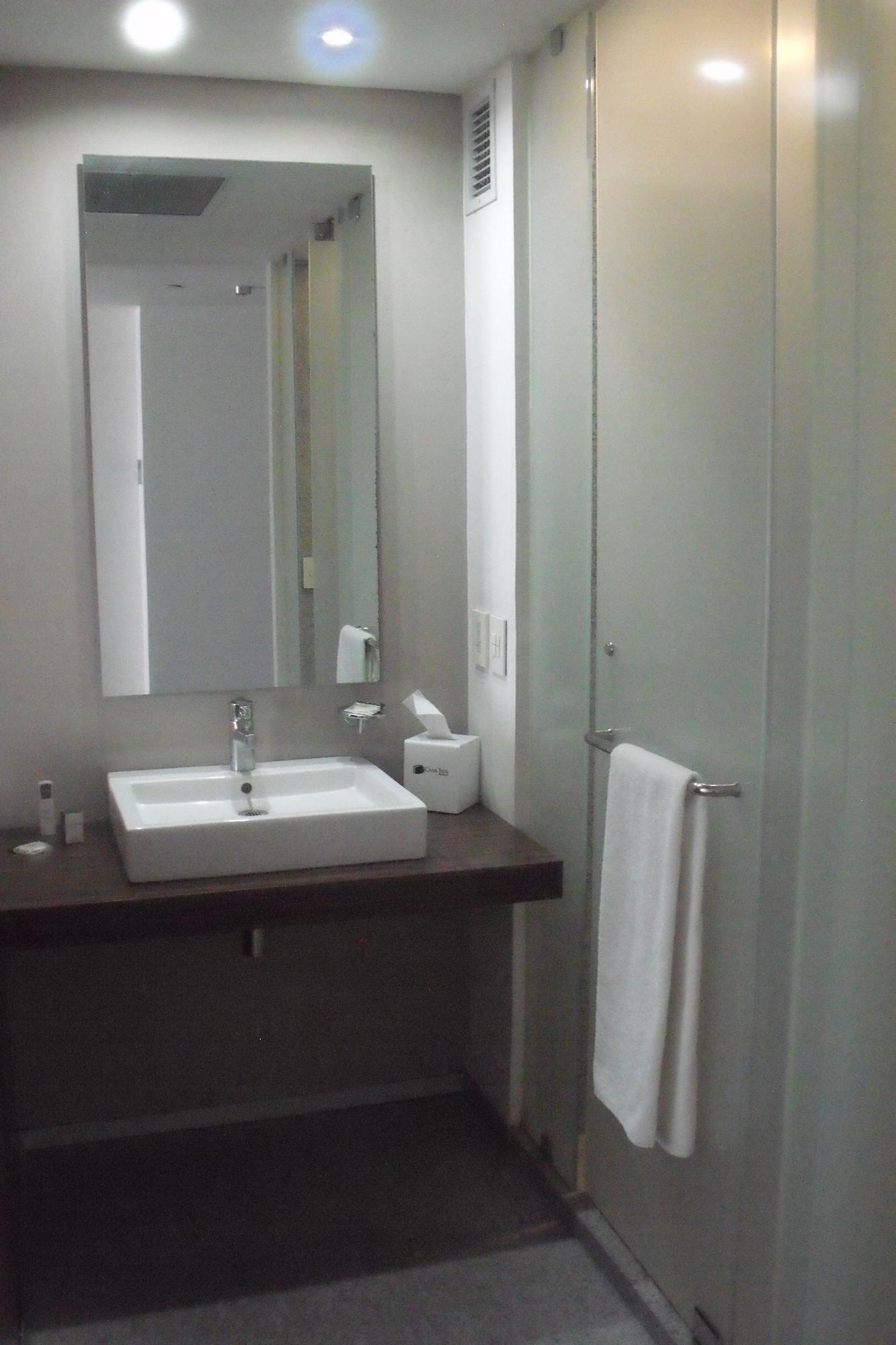 Casa Inn Premium Hotel Queretaro Miranda Eksteriør billede A bathroom in a hotel