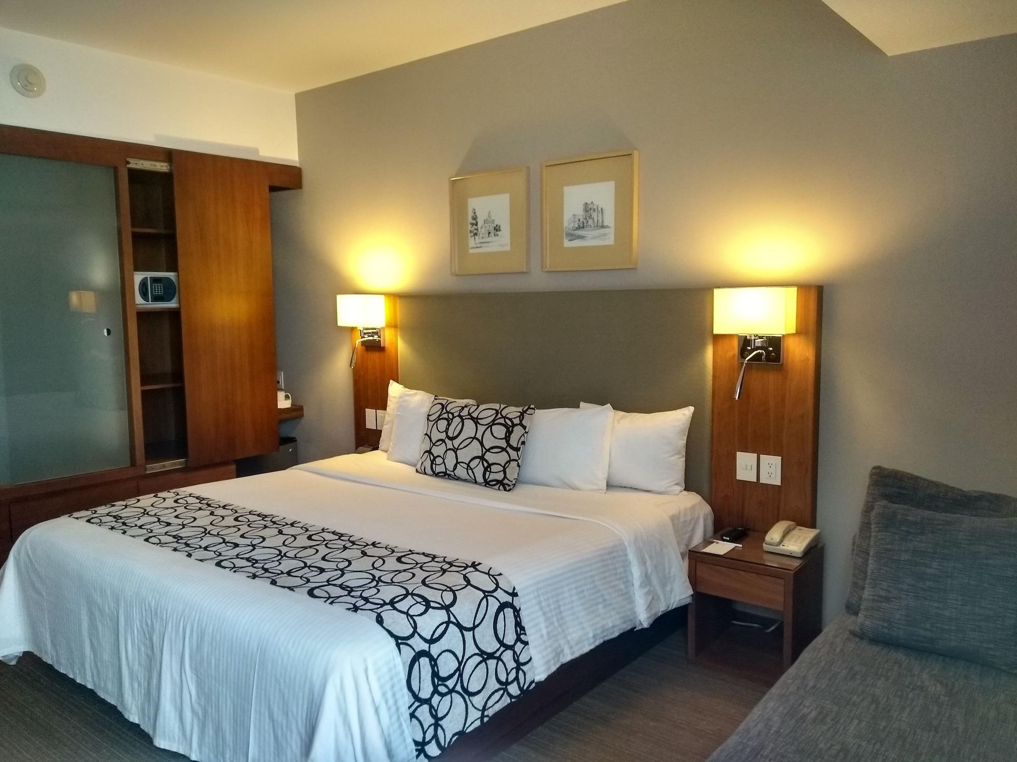 Casa Inn Premium Hotel Queretaro Miranda Eksteriør billede A room at the hotel