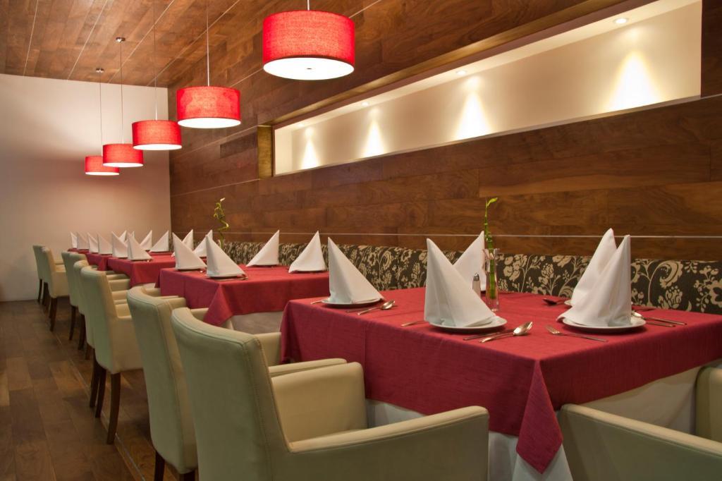 Casa Inn Premium Hotel Queretaro Miranda Eksteriør billede Restaurant interior