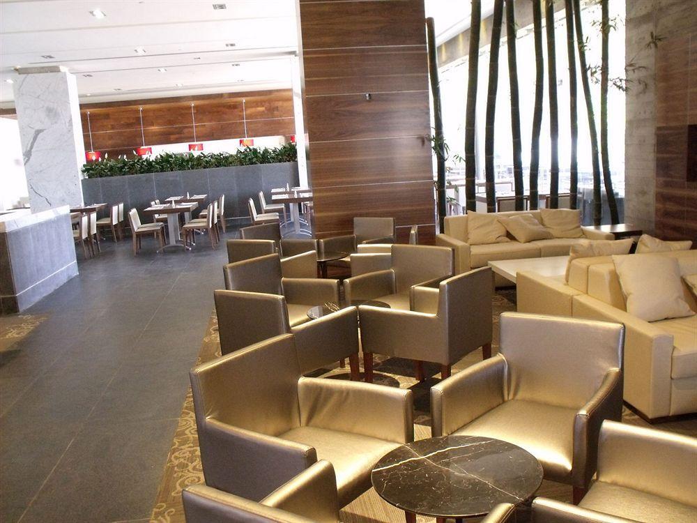 Casa Inn Premium Hotel Queretaro Miranda Eksteriør billede The lounge at the airport