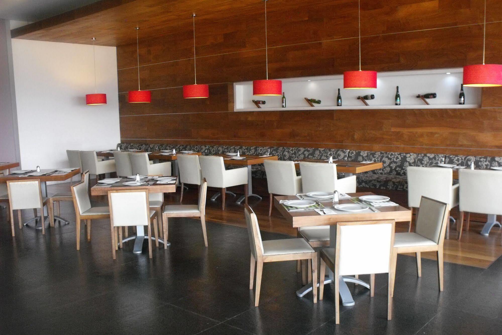 Casa Inn Premium Hotel Queretaro Miranda Eksteriør billede Restaurant at the hotel