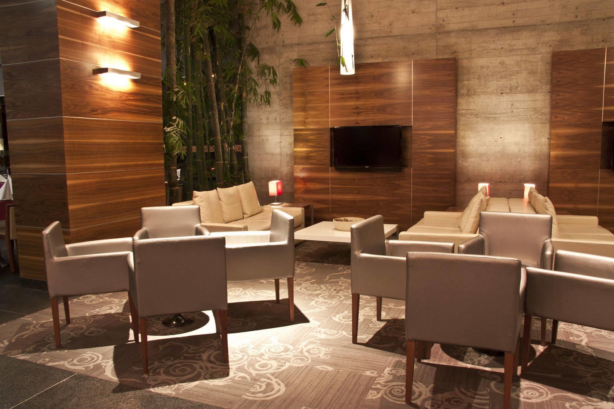 Casa Inn Premium Hotel Queretaro Miranda Eksteriør billede The lounge at the airport